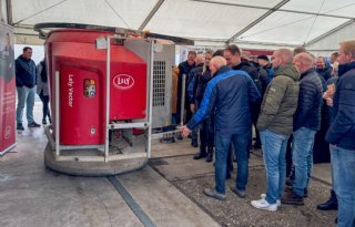 Veel+bezoekers+op+open+dag+voor+Lely+Vector