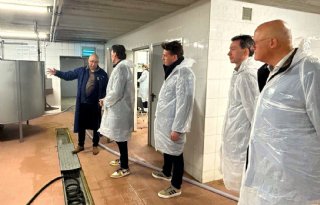 Aandacht voor kalverhouderij bij werkbezoek JA21 aan Foodvalley